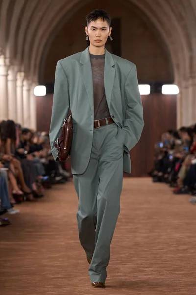 Look 9